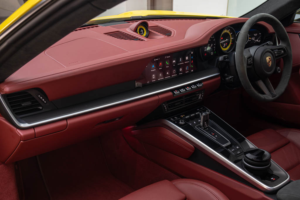 Porsche 992 911 Carrera