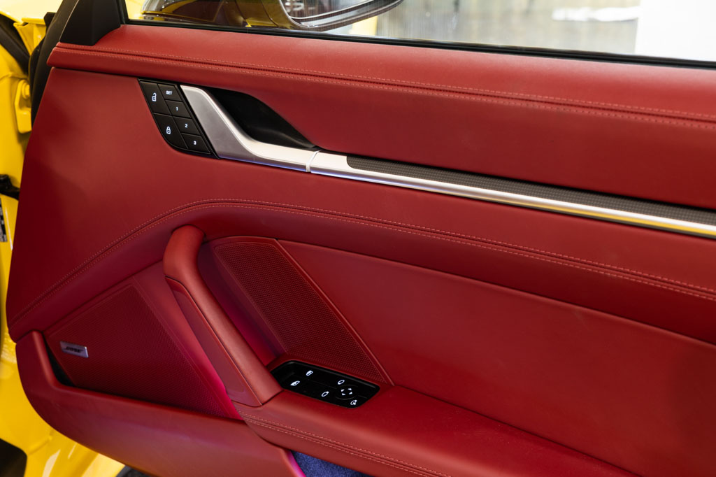 Porsche 992 911 Carrera