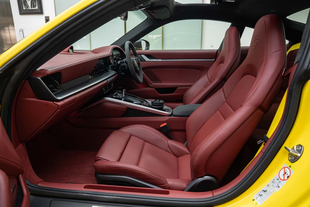 Porsche 992 911 Carrera