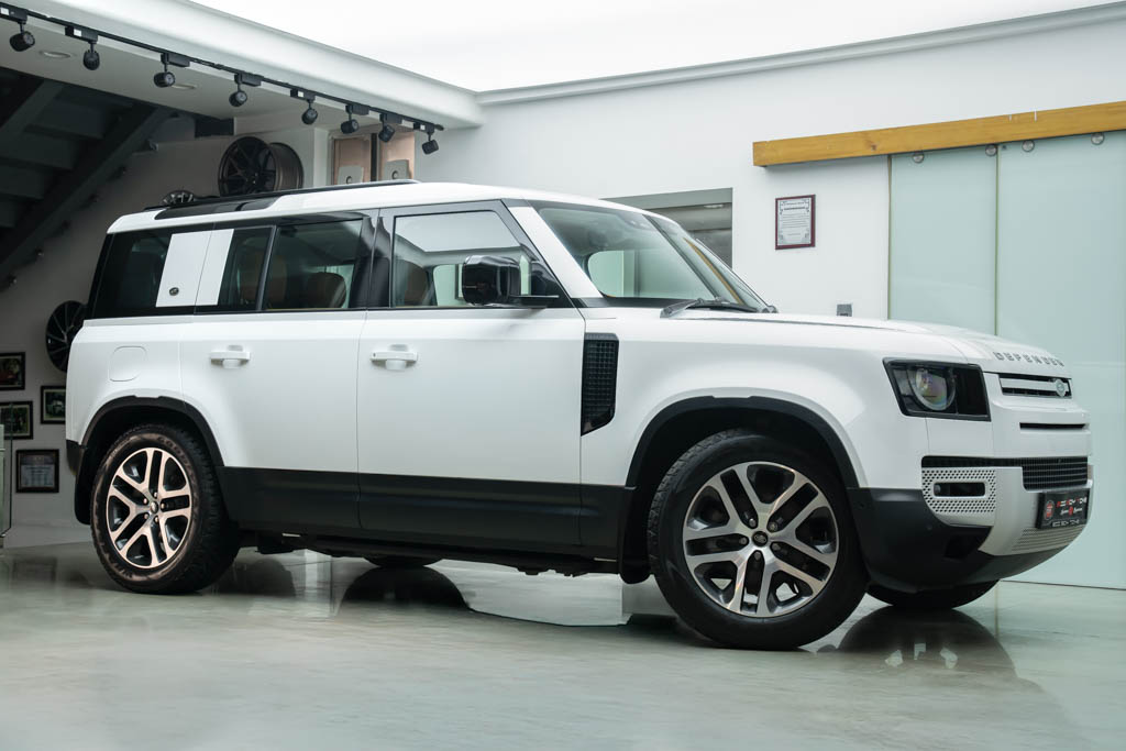 Land Rover Defender 110 P300 HSE
