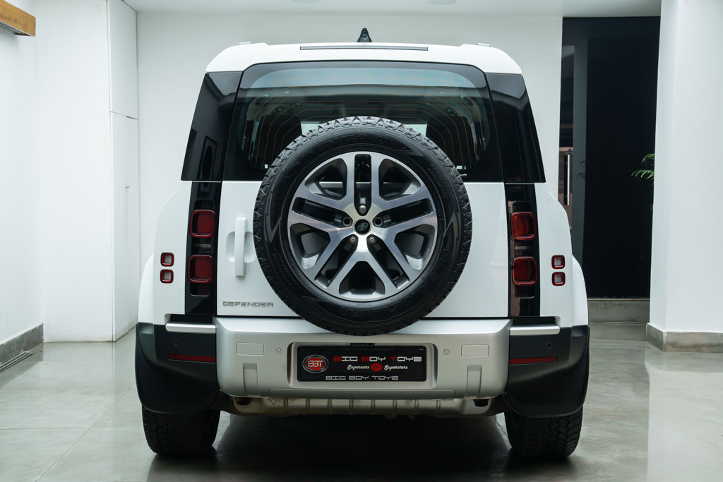 Land Rover Defender 110 P300 HSE