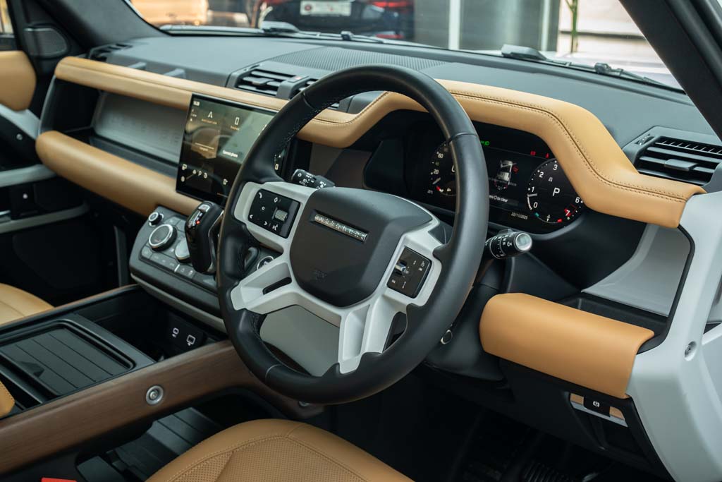 Land Rover Defender 110 P300 HSE