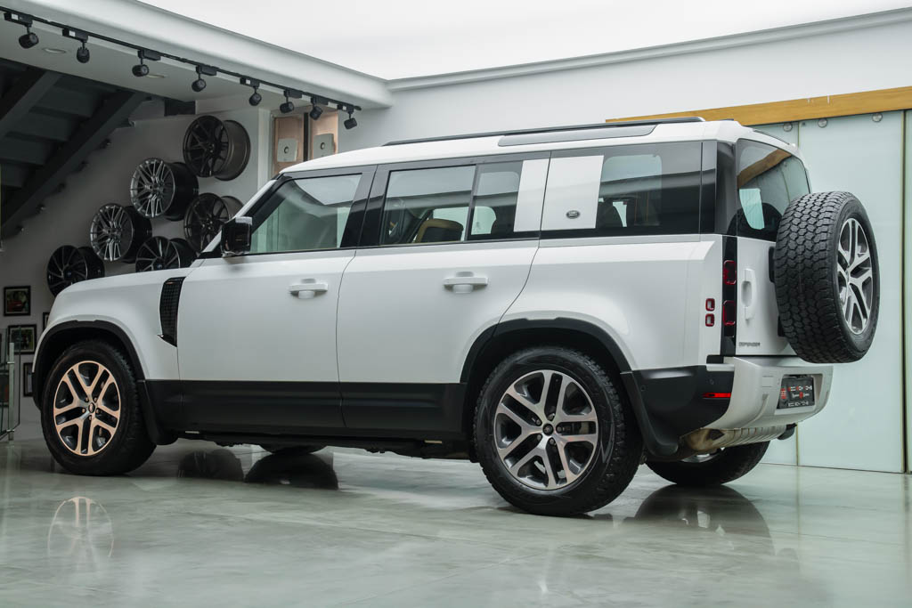 Land Rover Defender 110 P300 HSE