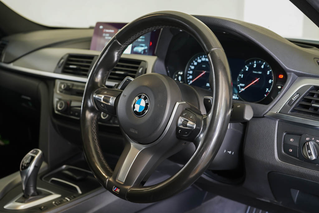 BMW 330i M Sport Shadow Edition