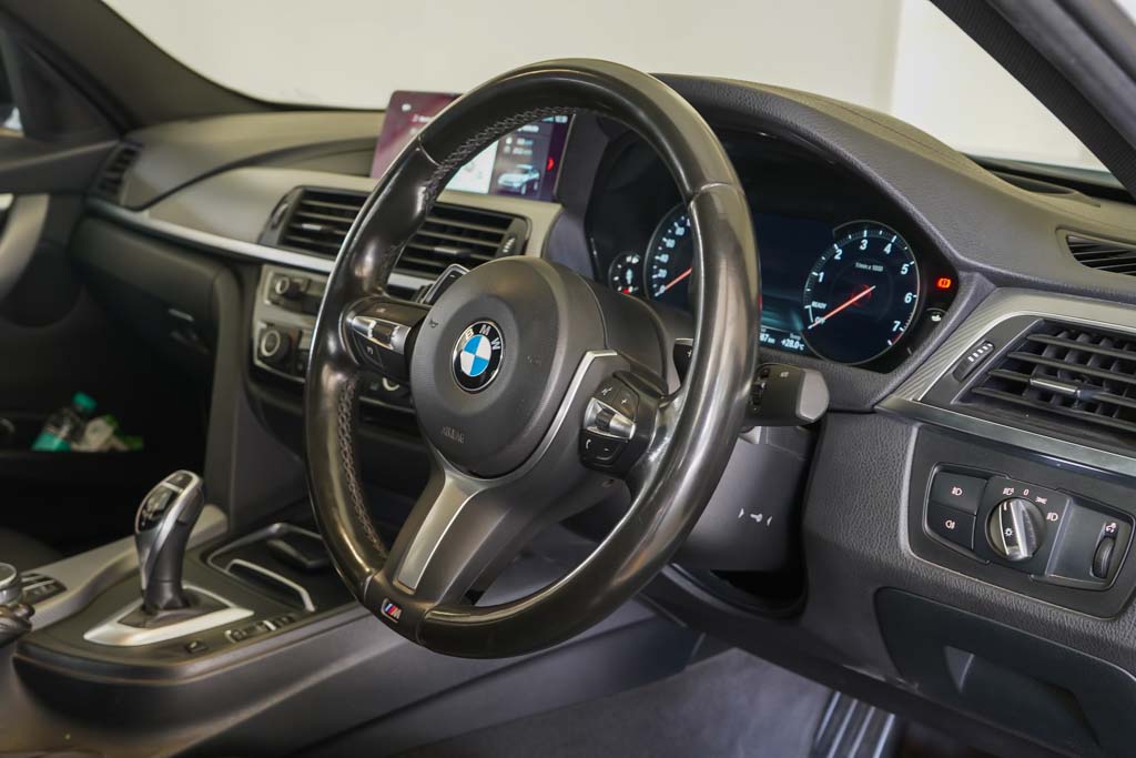 BMW 330i M Sport Shadow Edition