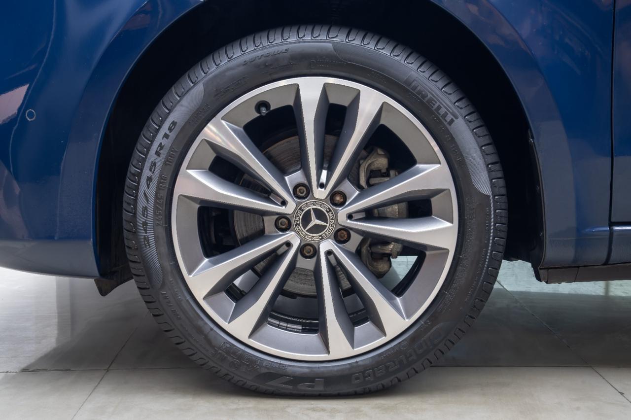 Mercedes Benz V220d Elite 