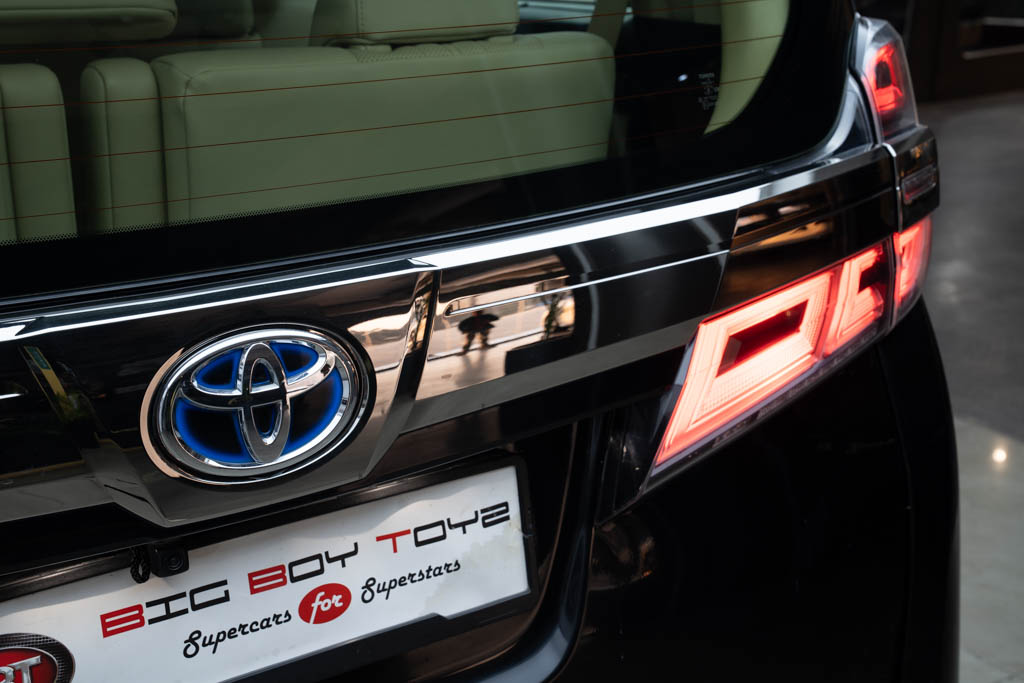 Toyota Vellfire Executive
