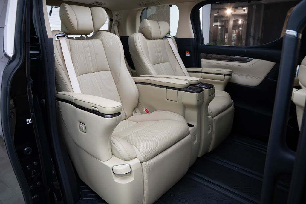 Toyota Vellfire Executive