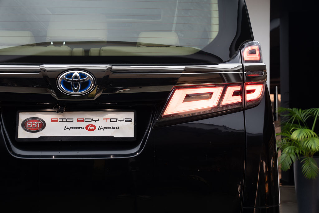 Toyota Vellfire Executive