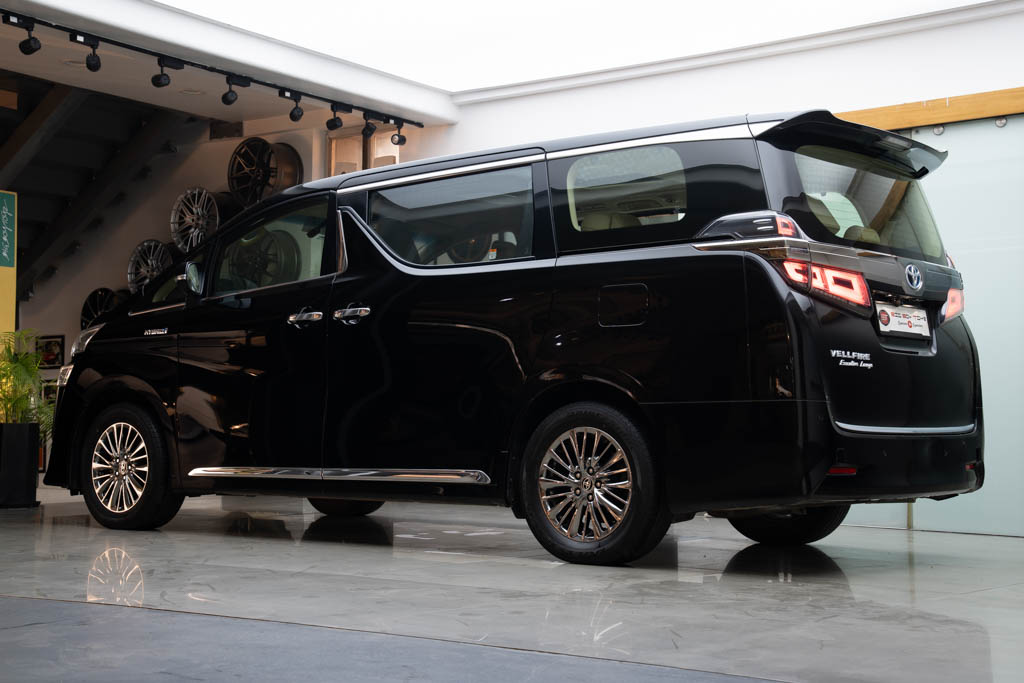 Toyota Vellfire Executive