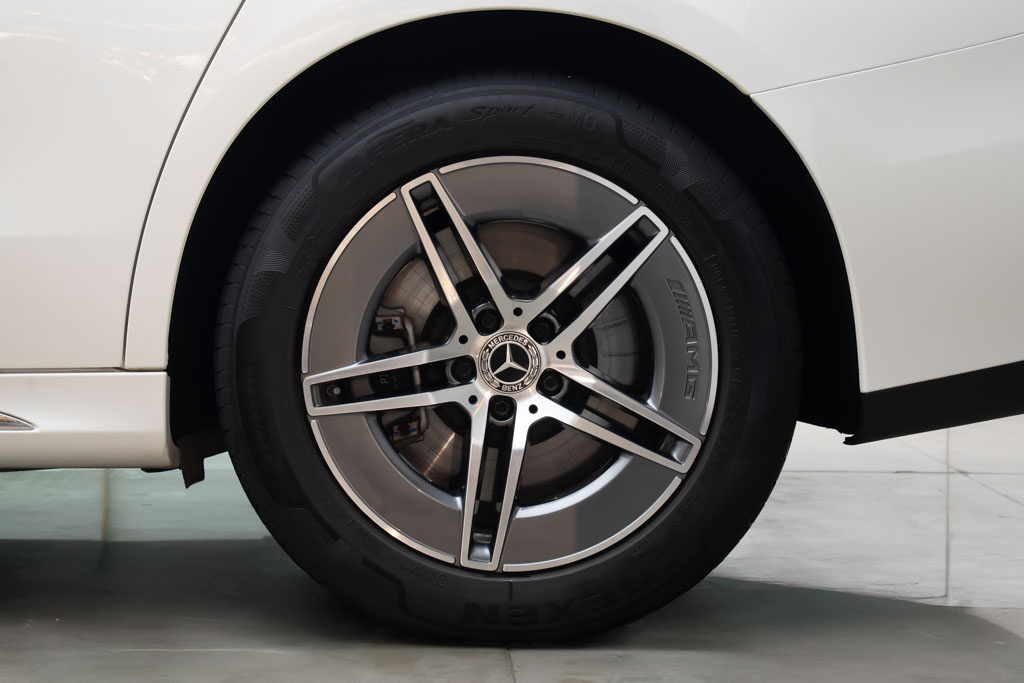 Mercedes Benz E450 AMG LINE