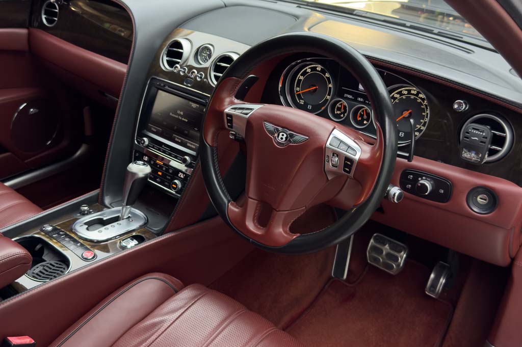 BENTLEY FLYING SPUR V8