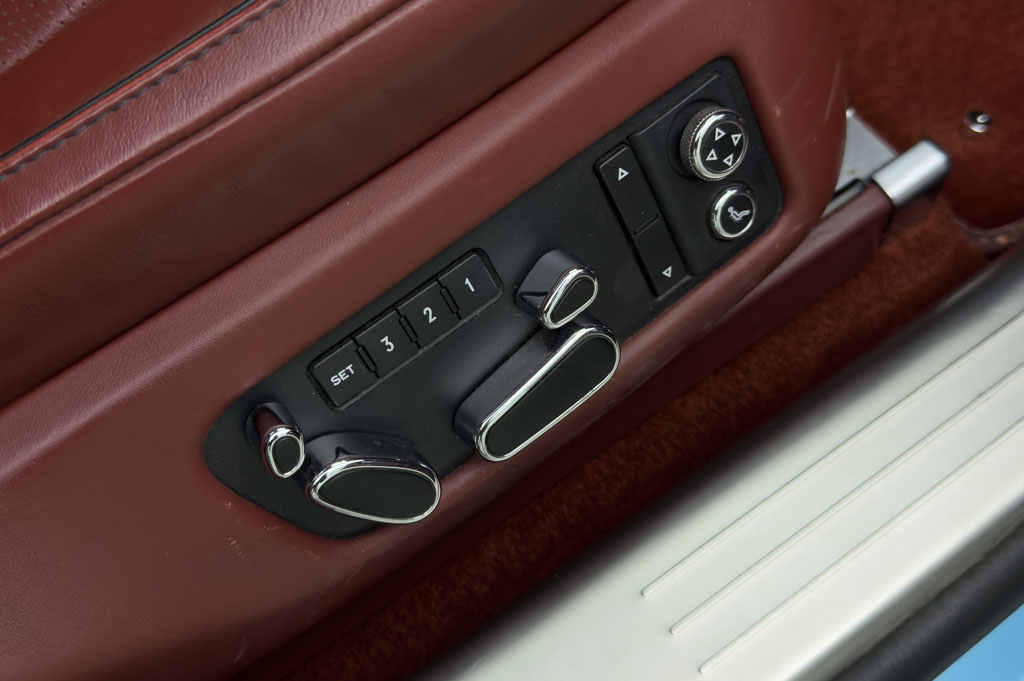 BENTLEY FLYING SPUR V8