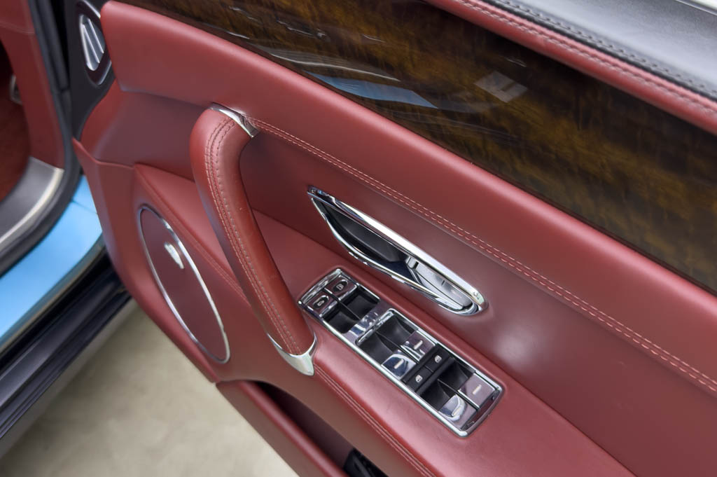 BENTLEY FLYING SPUR V8