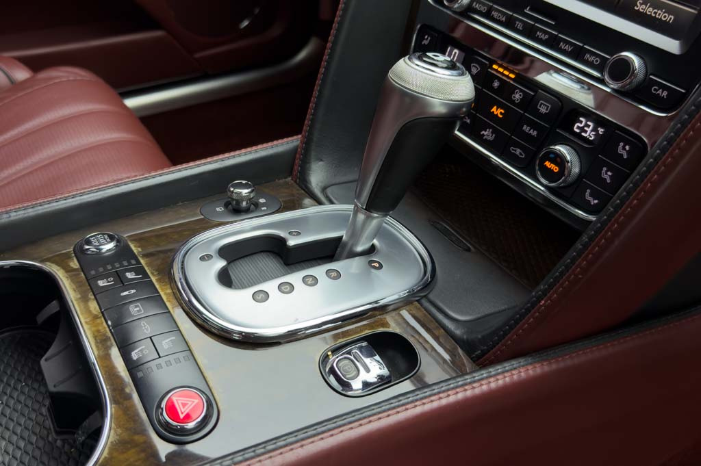 BENTLEY FLYING SPUR V8