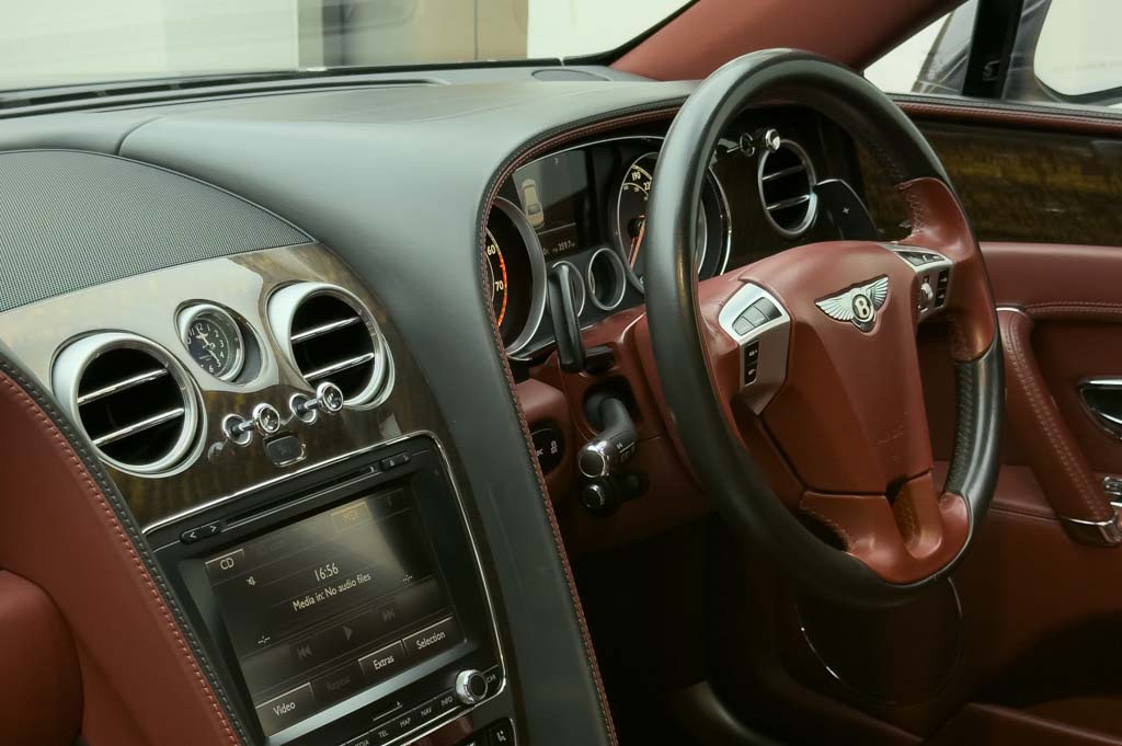 BENTLEY FLYING SPUR V8