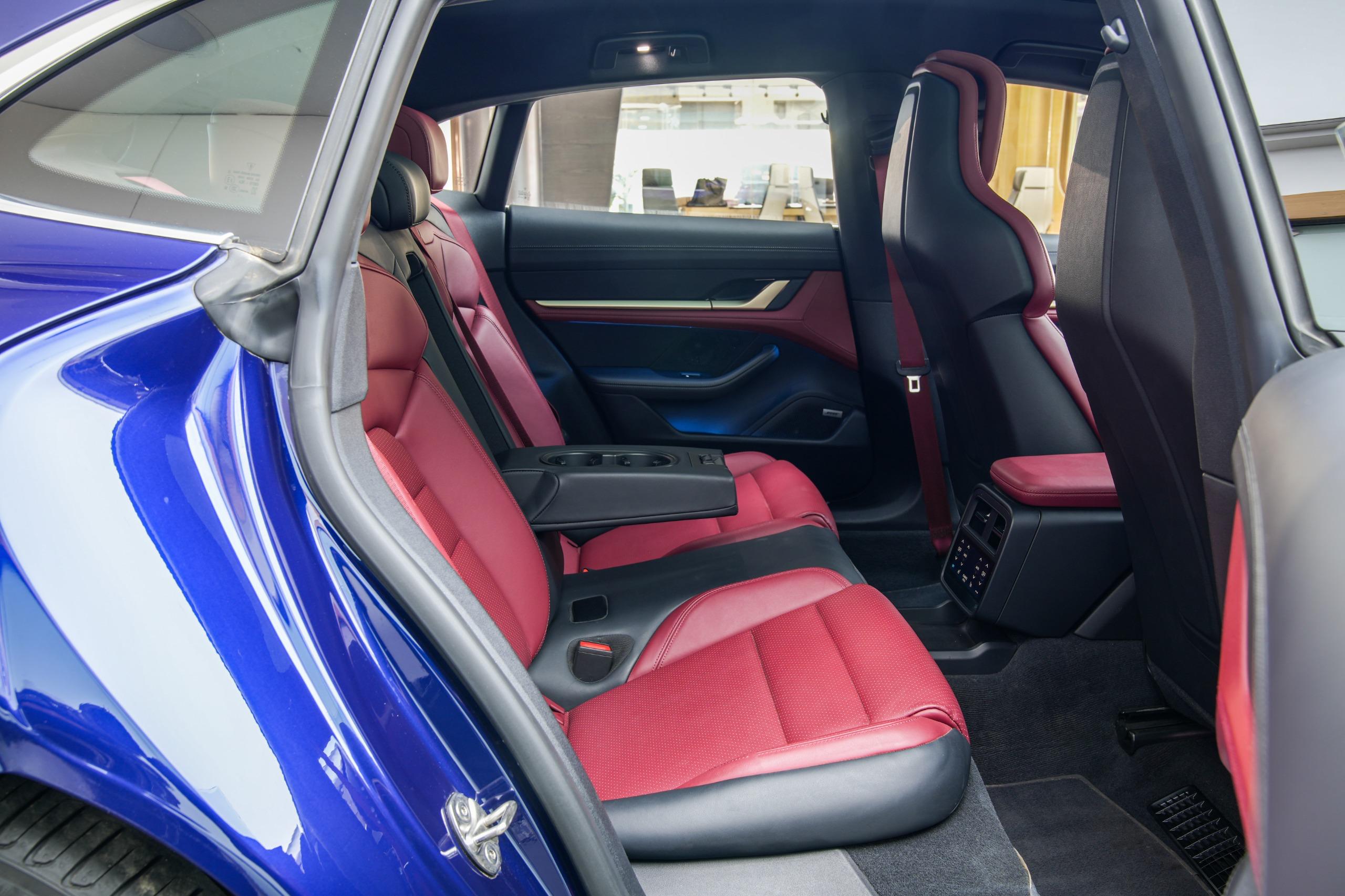 Porsche Taycan 4S Cross Tourismo