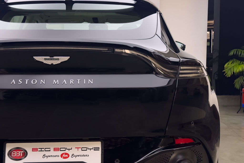ASTON MARTIN DBX