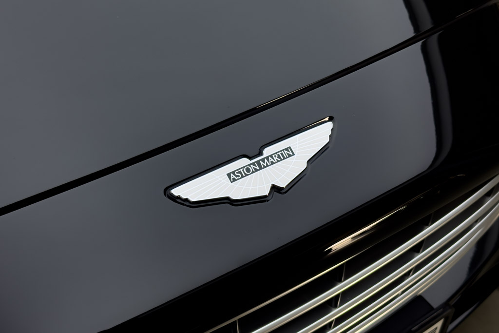 ASTON MARTIN DBX