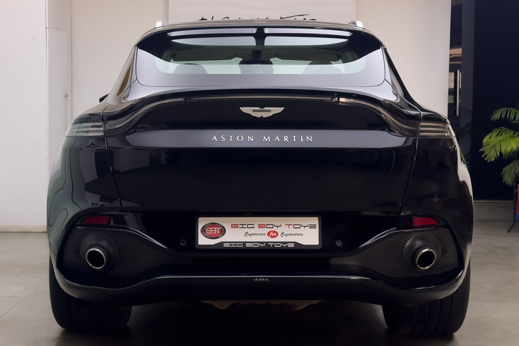 ASTON MARTIN DBX