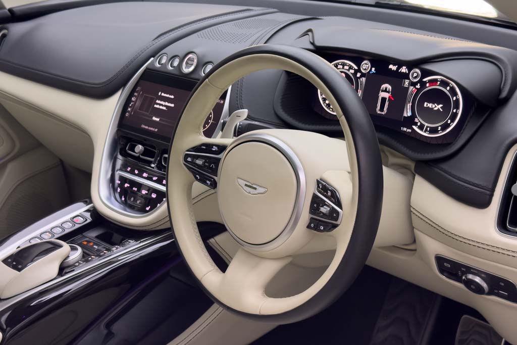 ASTON MARTIN DBX