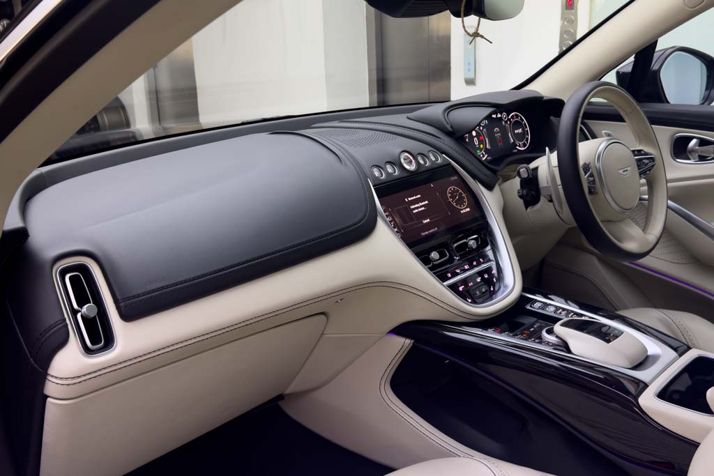 ASTON MARTIN DBX