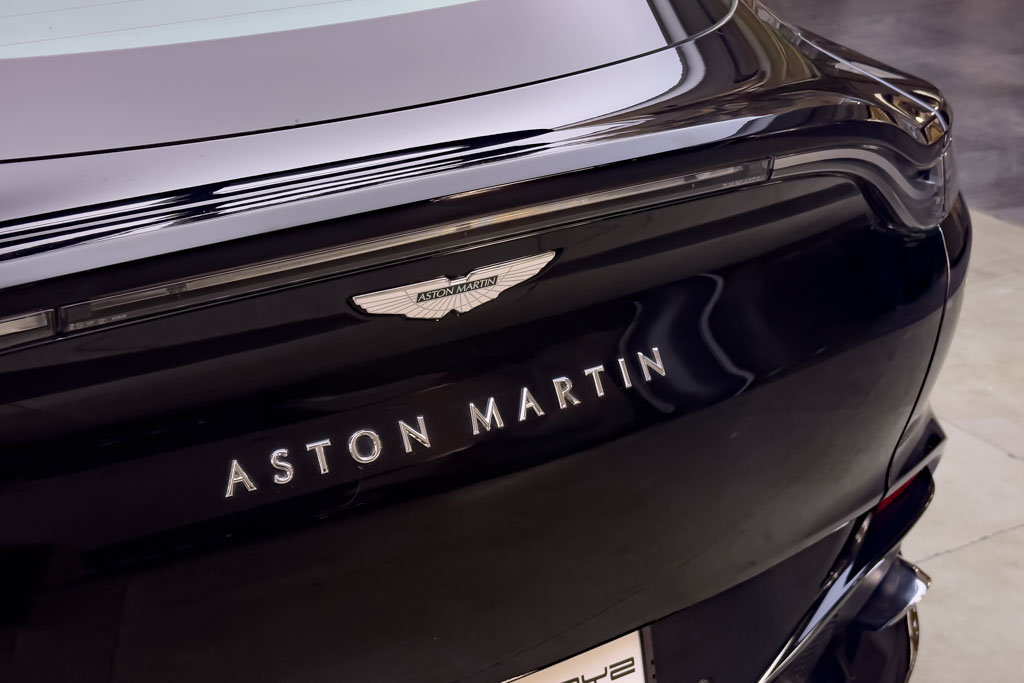 ASTON MARTIN DBX