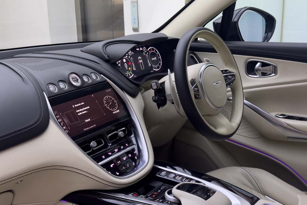 ASTON MARTIN DBX