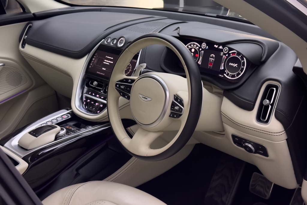 ASTON MARTIN DBX