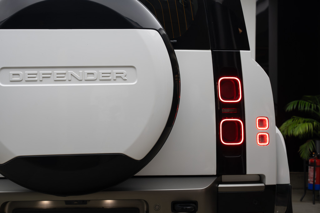 DEFENDER 5.0L 110 X Dynamic HSE