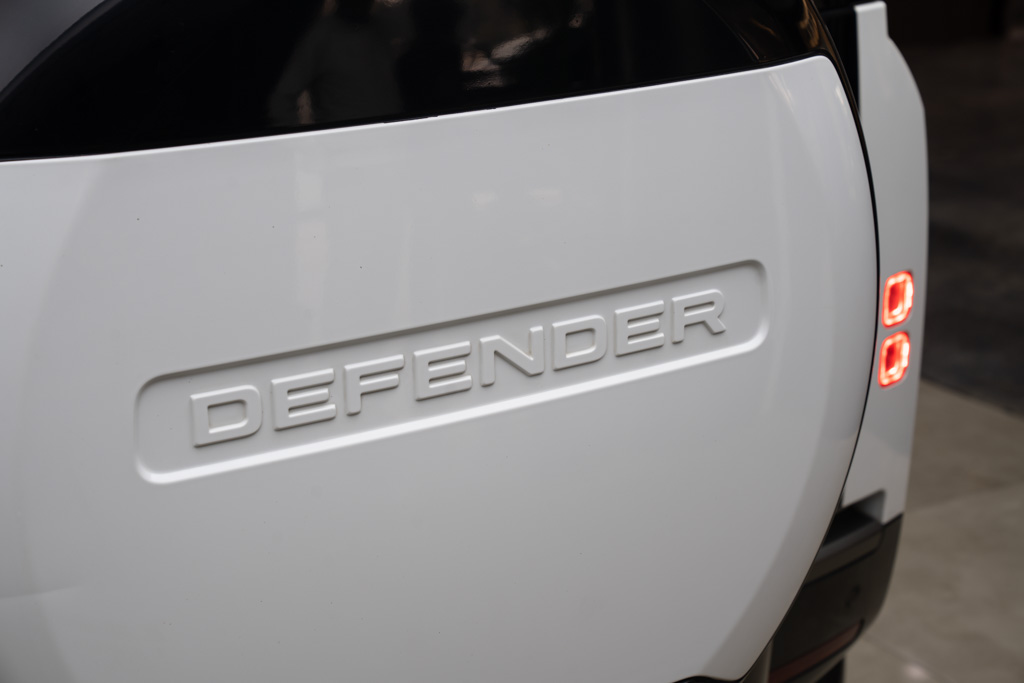 DEFENDER 5.0L 110 X Dynamic HSE