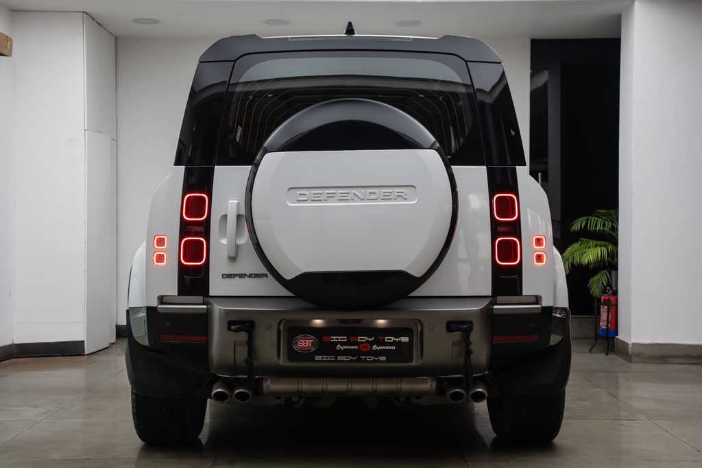 DEFENDER 5.0L 110 X Dynamic HSE
