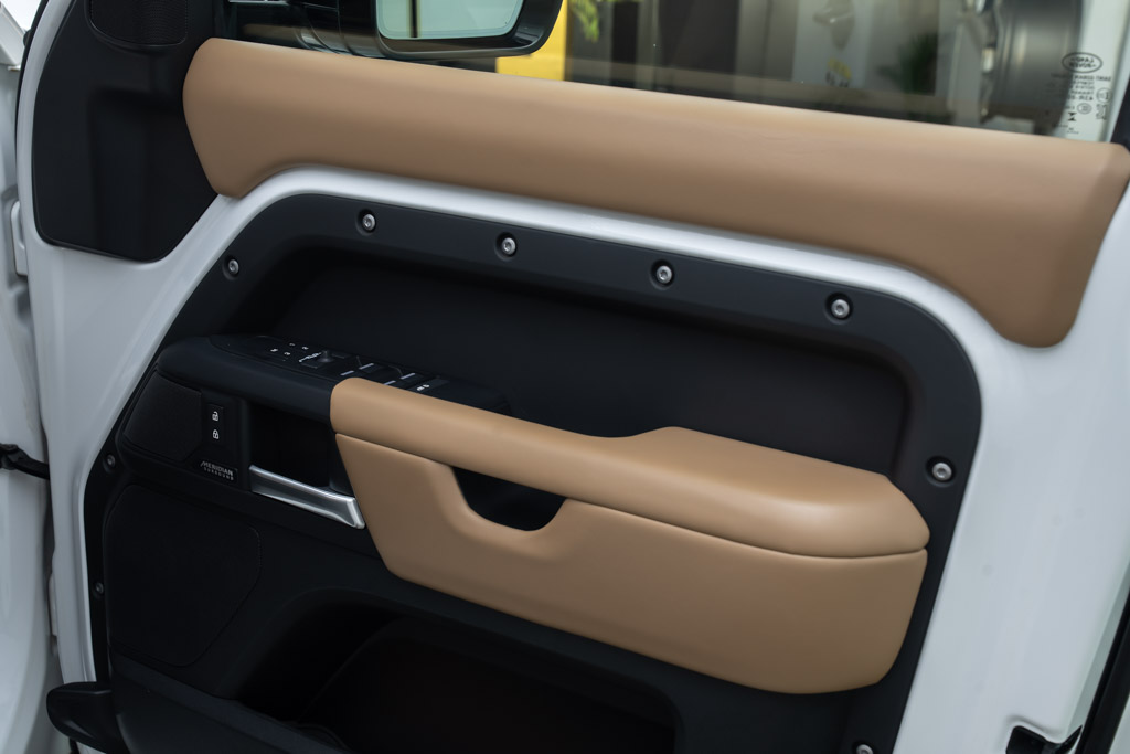 DEFENDER 5.0L 110 X Dynamic HSE