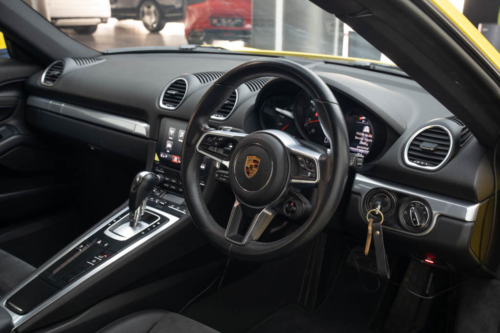 Porsche 718 Cayman