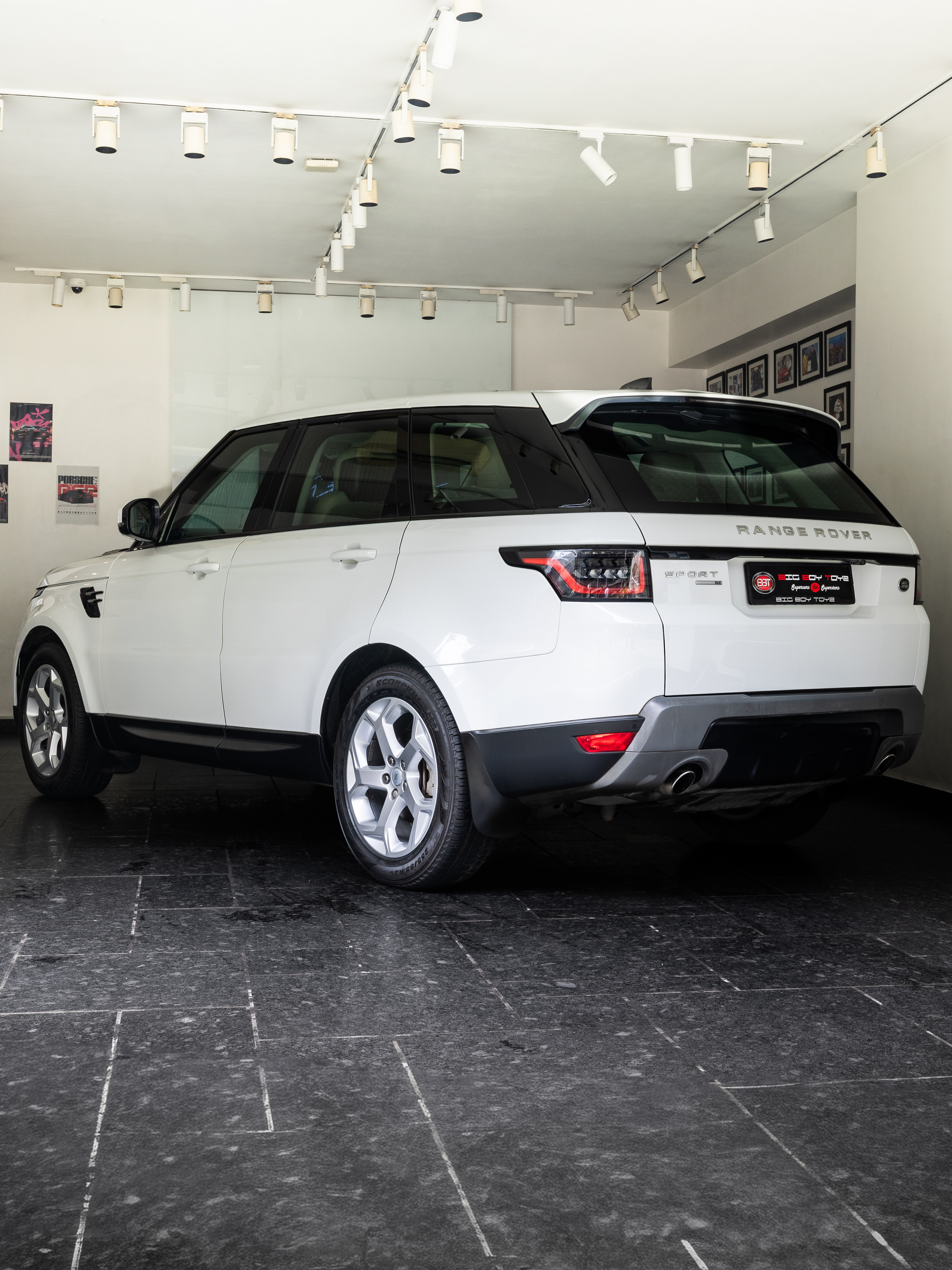 Range Rover Sport SE Exterior Image