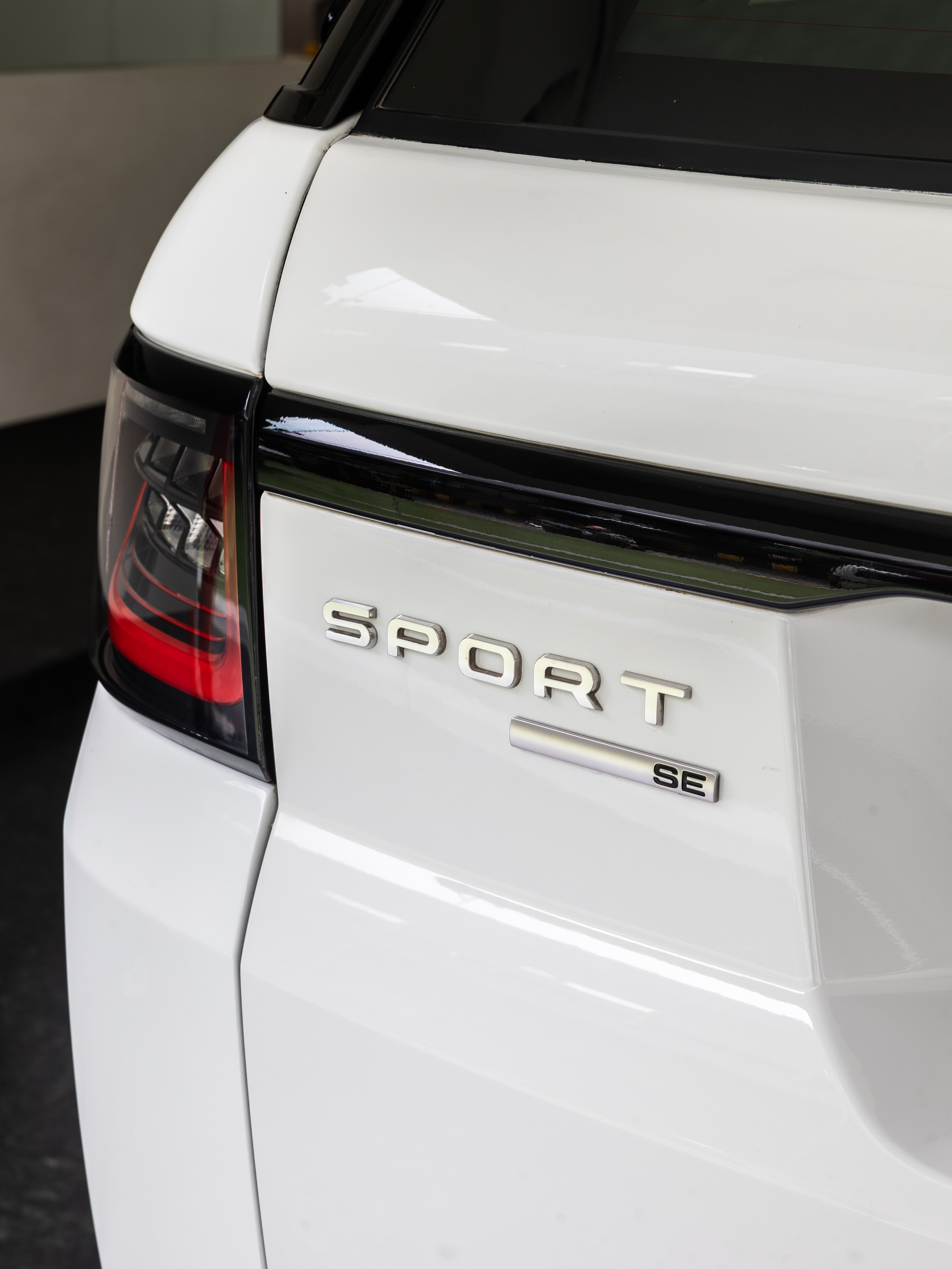 Range Rover Sport SE Exterior Image