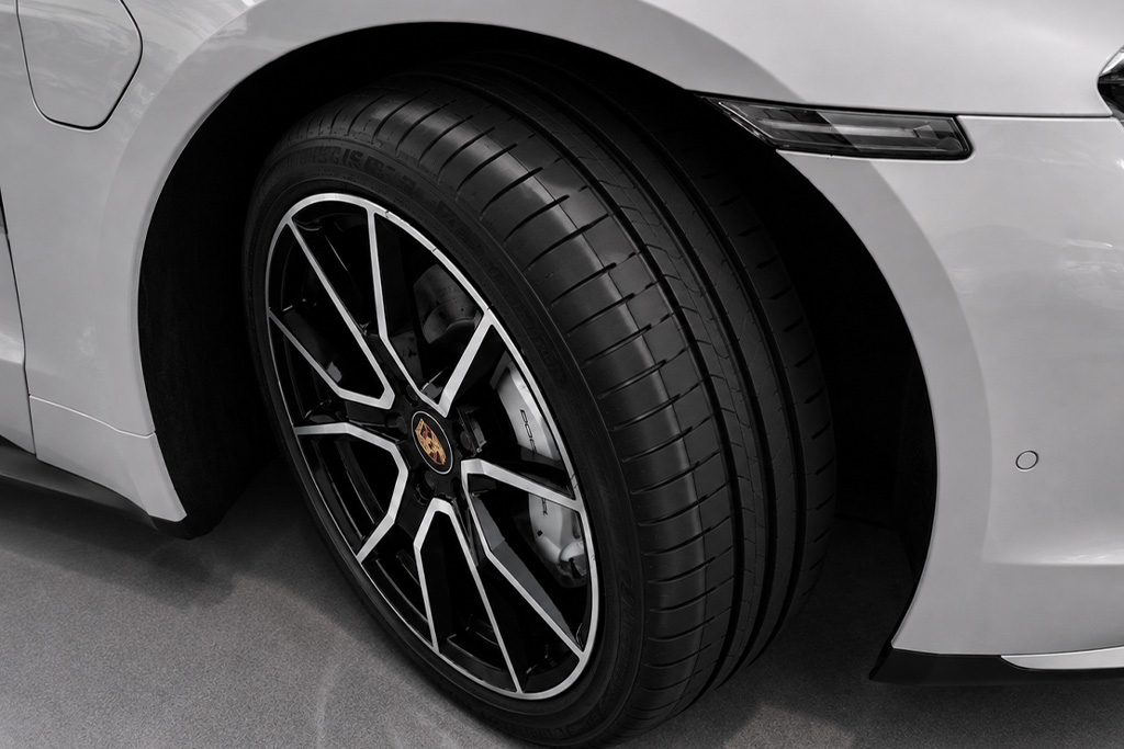 Porsche Taycan Turbo