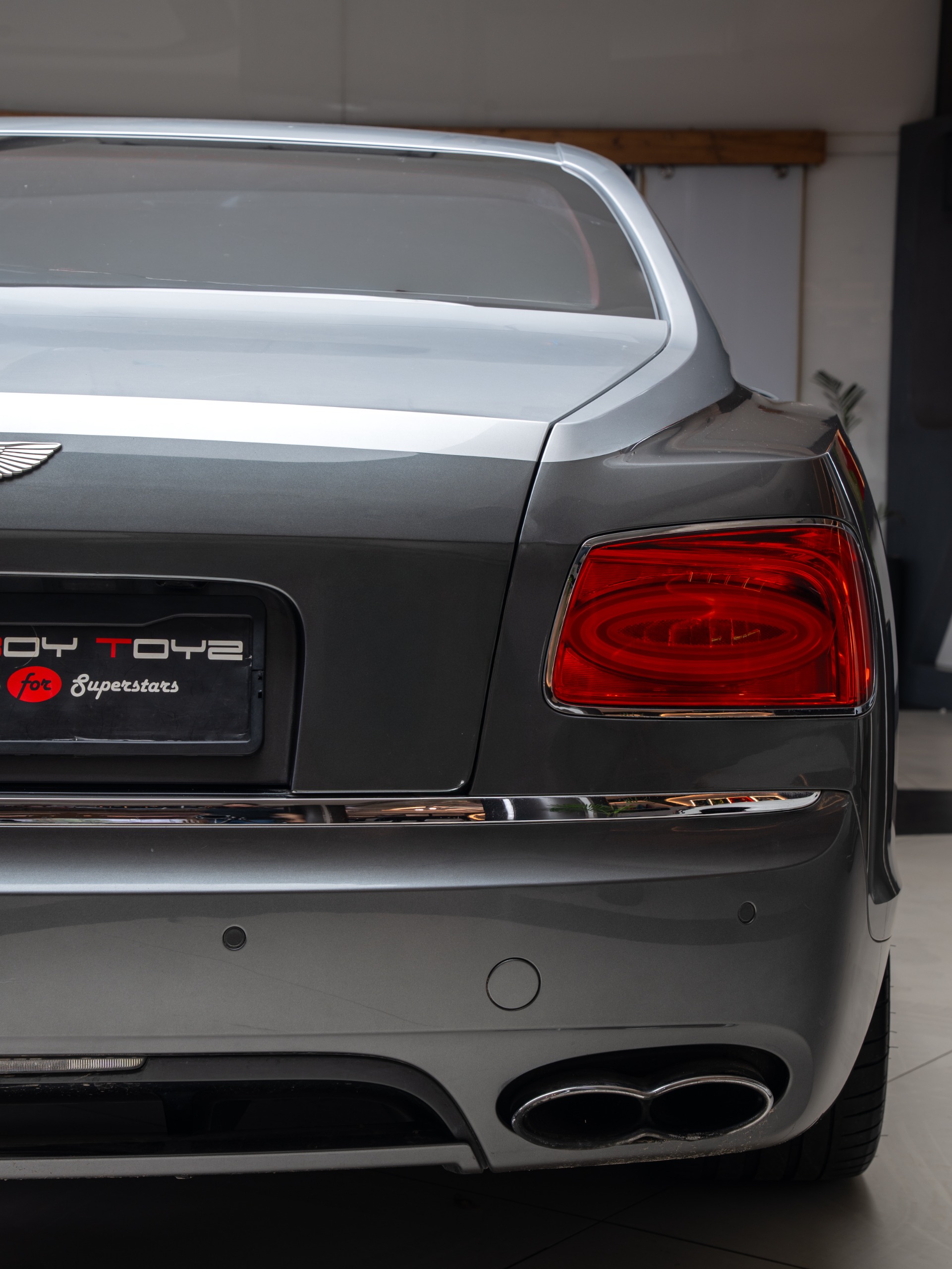 Bentley Flying Spur V8 Exterior Image