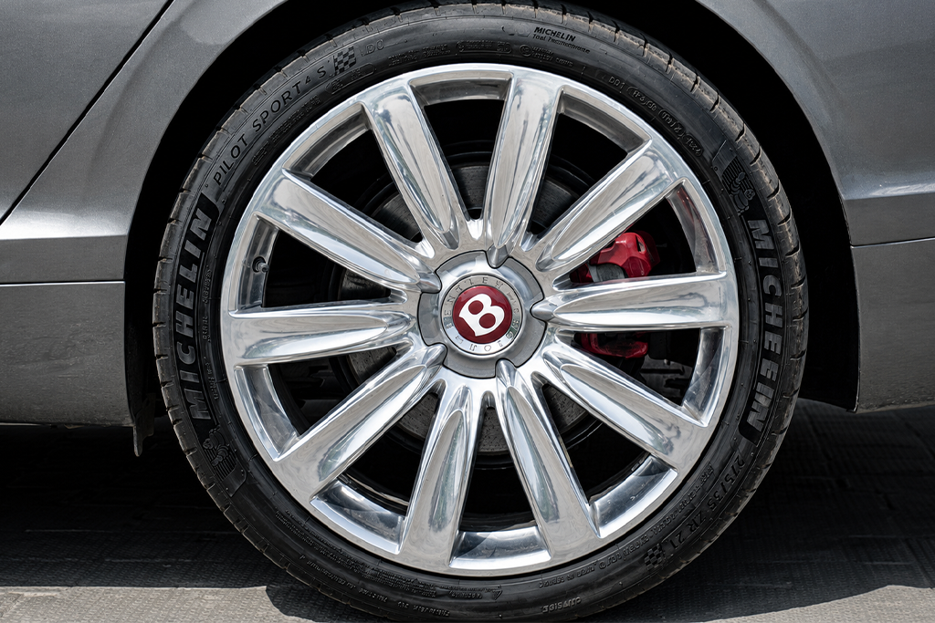Bentley Flying Spur V8