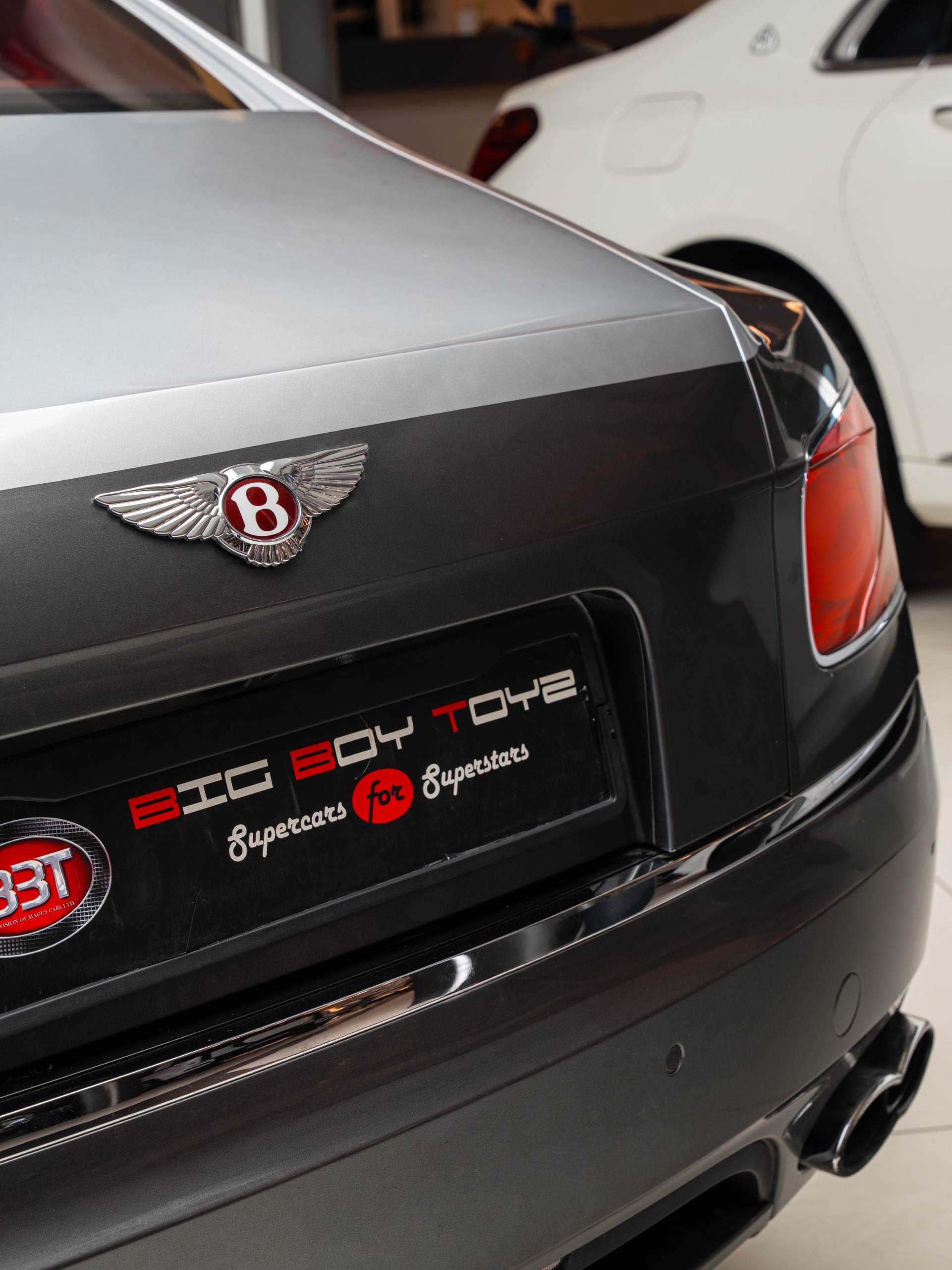 Bentley Flying Spur V8 Exterior Image