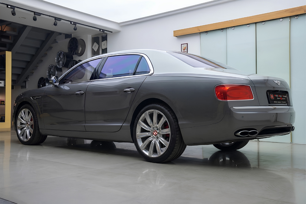 Bentley Flying Spur V8