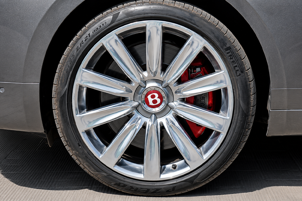 Bentley Flying Spur V8