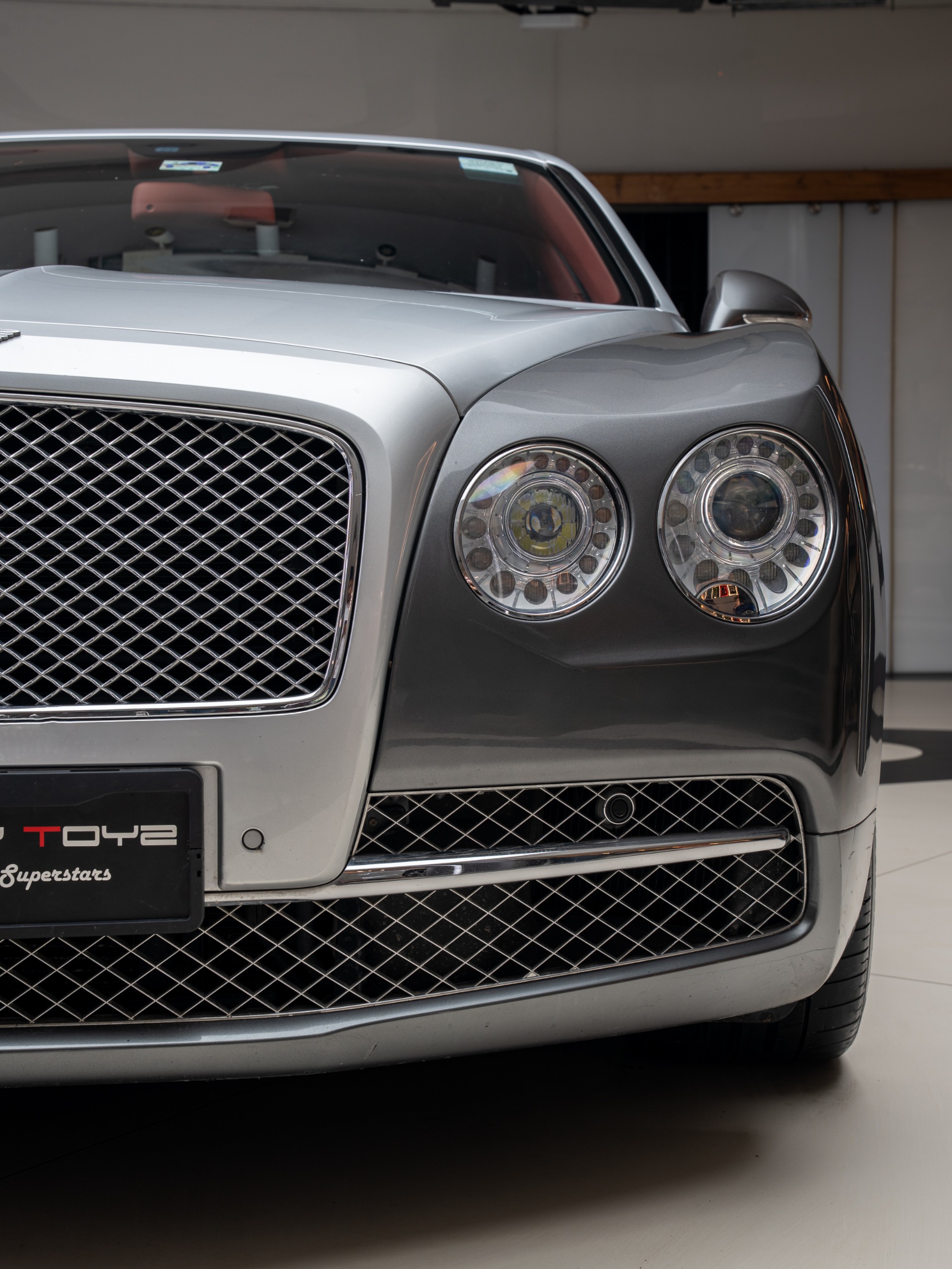 Bentley Flying Spur V8 Exterior Image