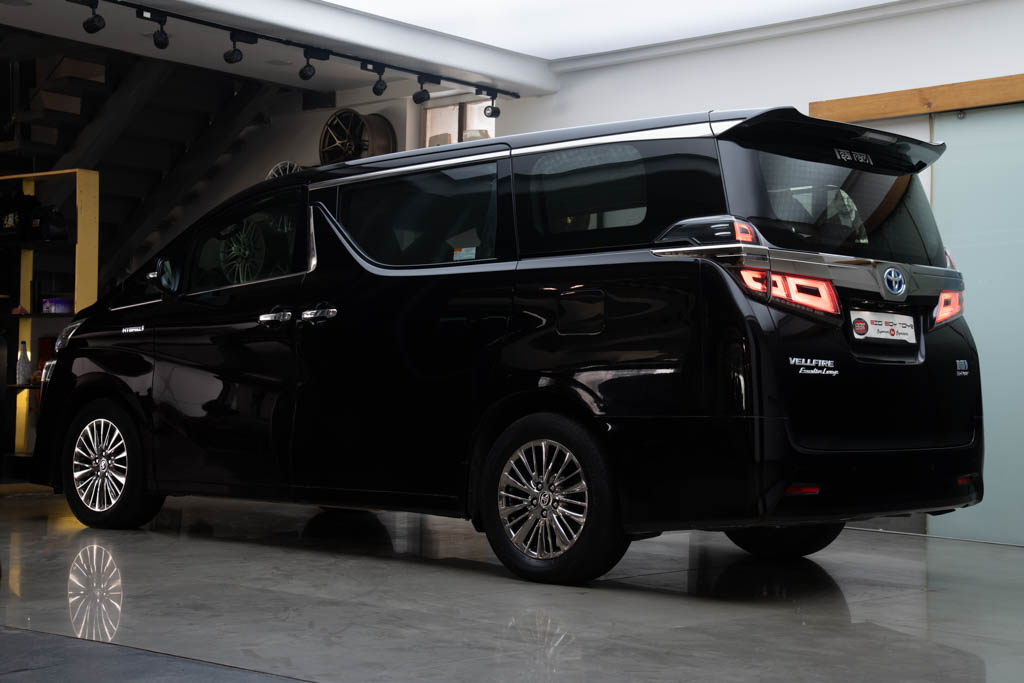 Toyota Vellfire Executive