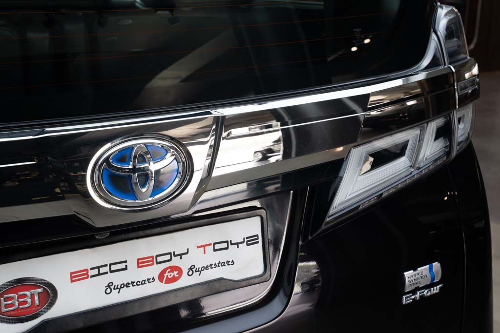 Toyota Vellfire Executive