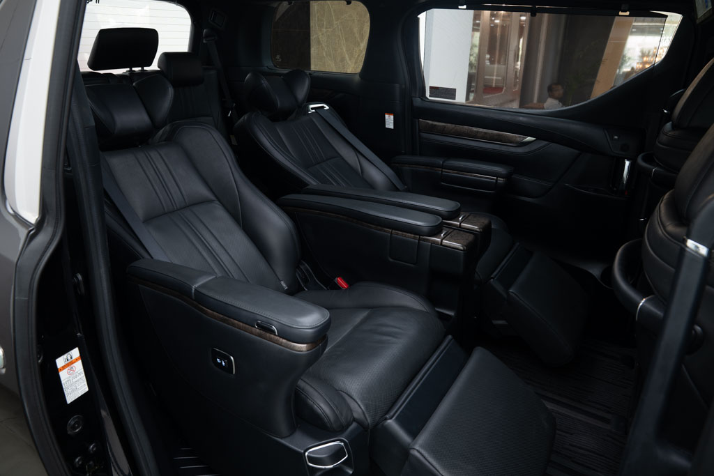 Toyota Vellfire Executive