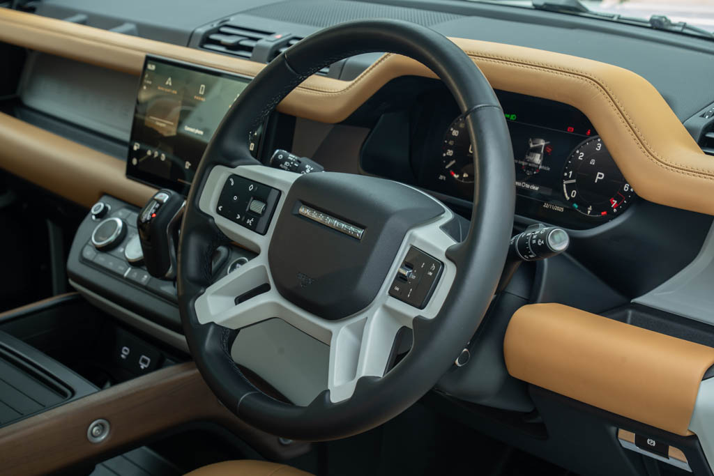 Land Rover Defender 110 P300 HSE