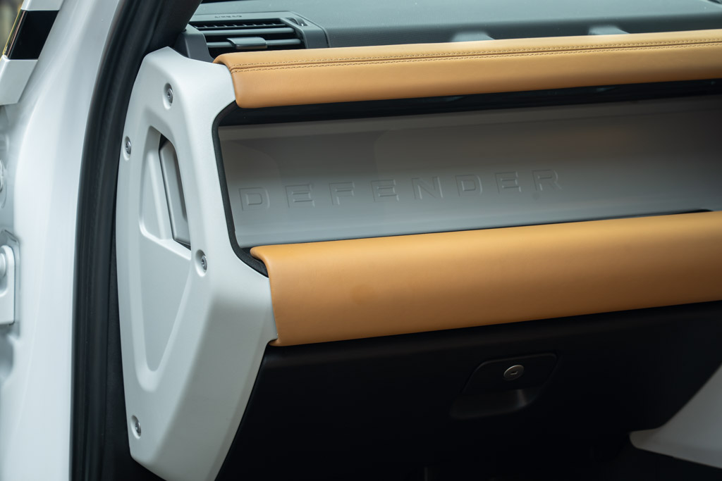 Land Rover Defender 110 P300 HSE