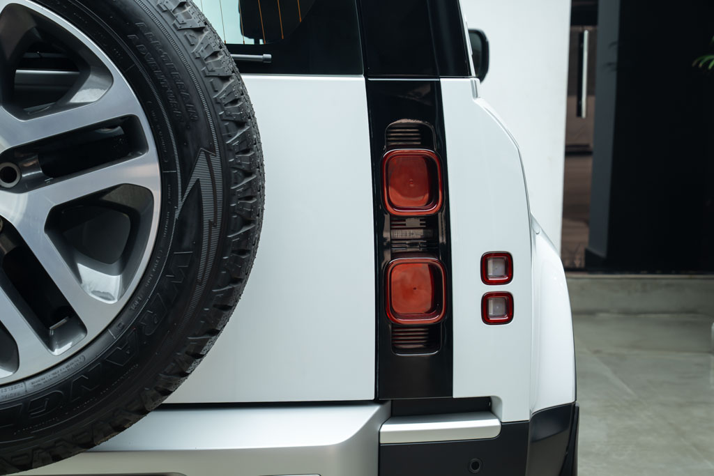 Land Rover Defender 110 P300 HSE