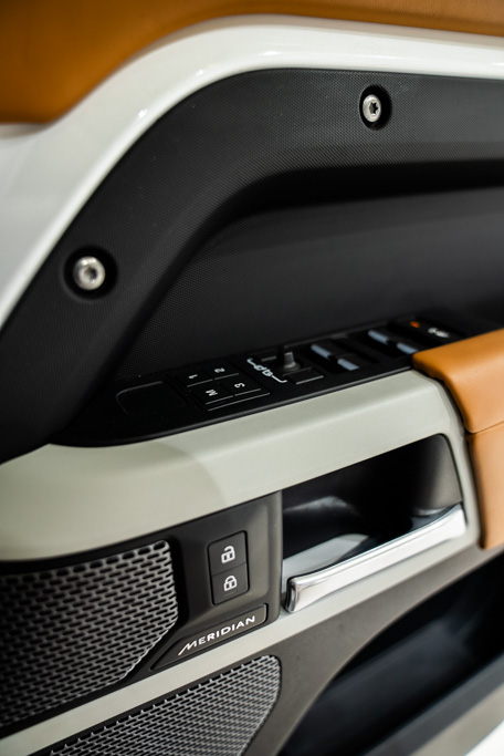 Land Rover Defender 110 P300 HSE
